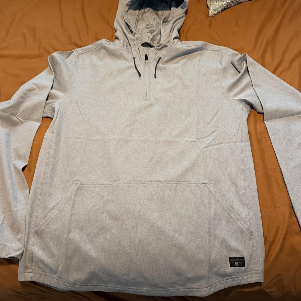 Travis Matthew Men's Size M Blue/grey Quarter Zip Pull Over With Pocket